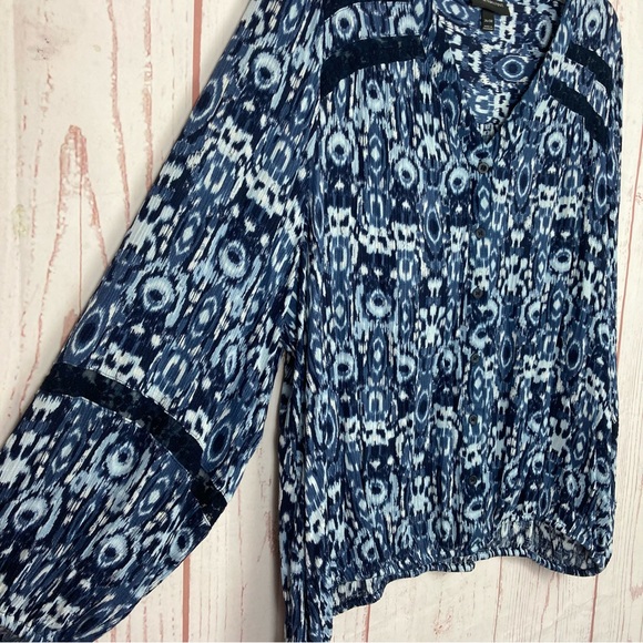 Lane Bryant Size 26 28 Blue Ikat Long Sleeve V Neck Top Lace Detail Gathered Hem - Picture 5 of 9